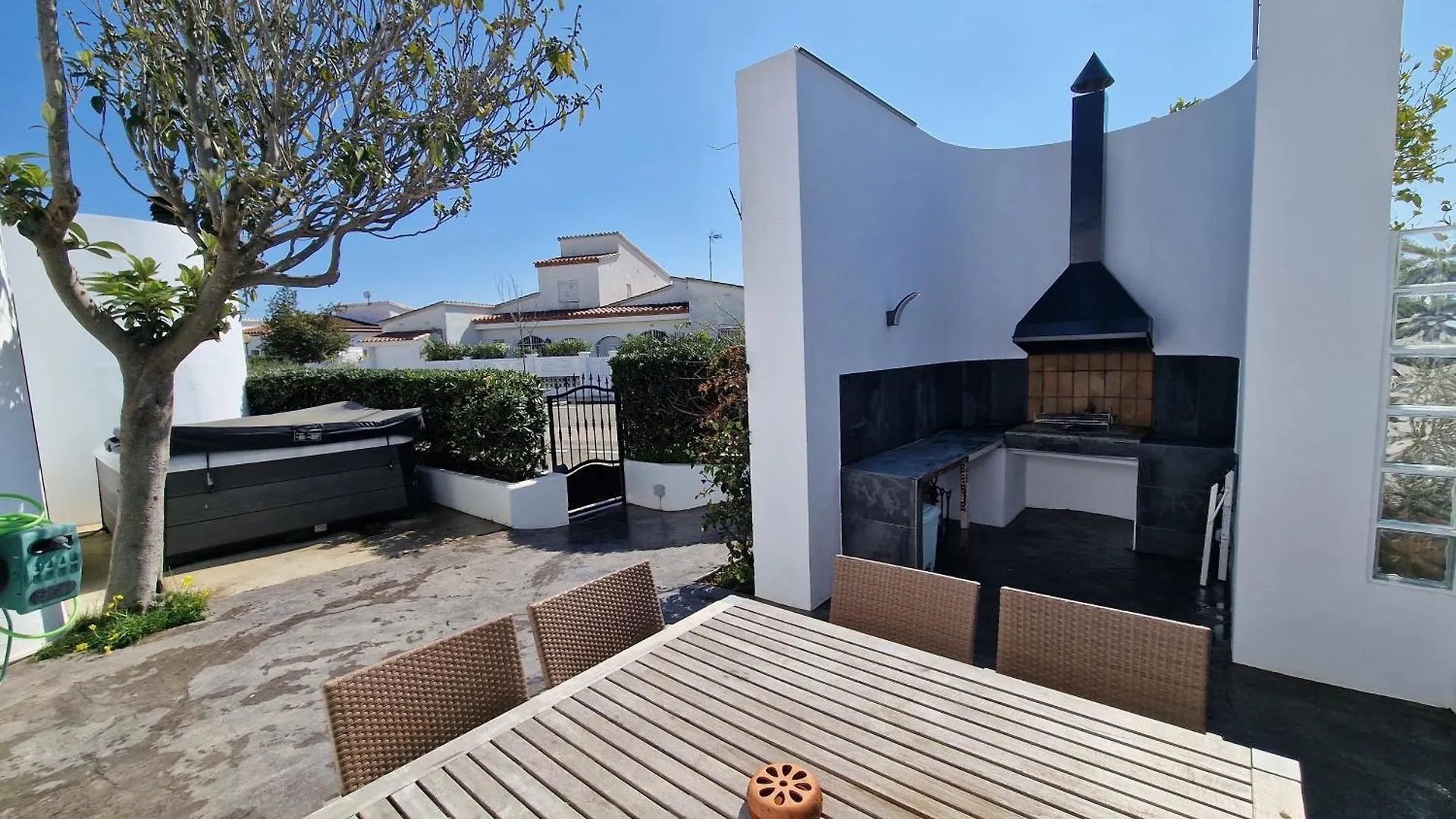 Villa Cala Llarga Beach Roses Spain