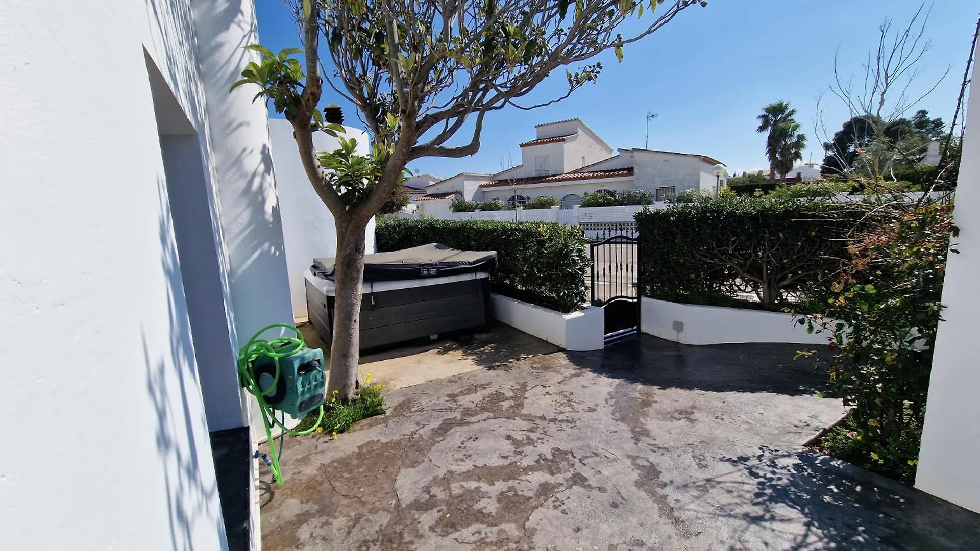 Holiday home Villa Cala Llarga Beach Roses Spain